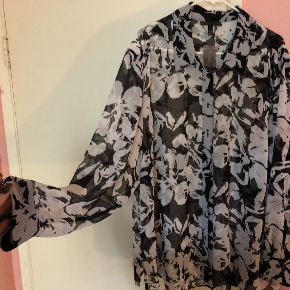 NWT Lane Bryant black white flowers long sleeve